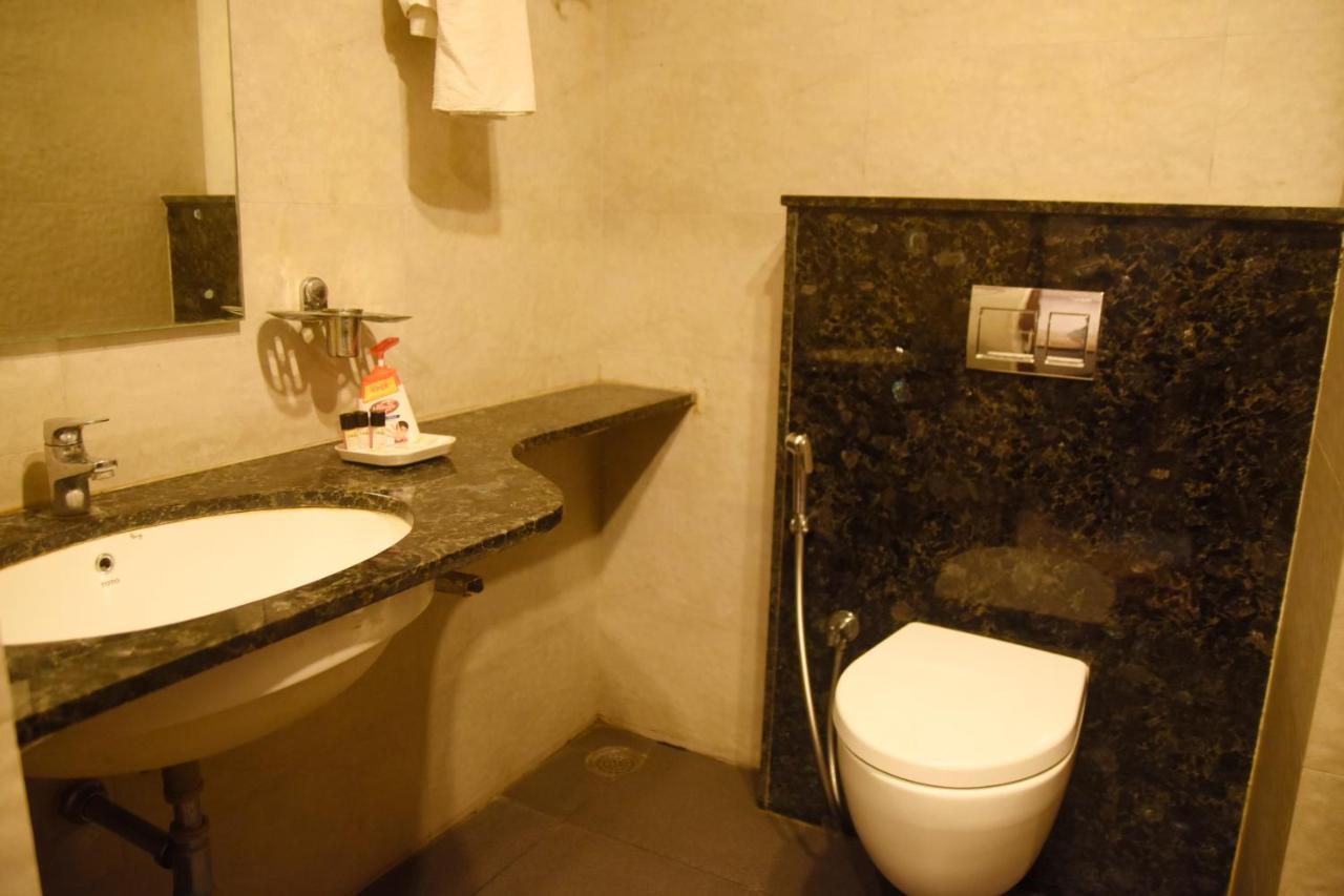 Hotel Om International Gokarna  Ngoại thất bức ảnh
